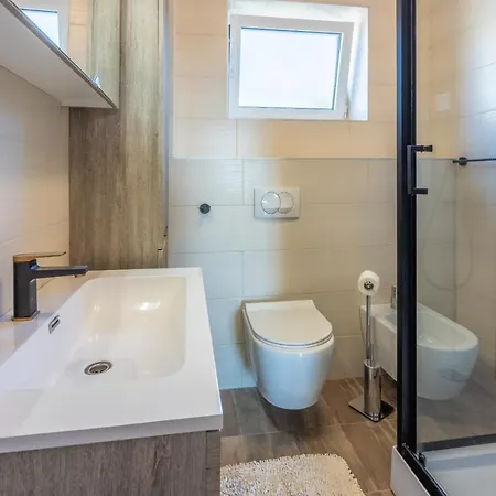Apartment Mira 