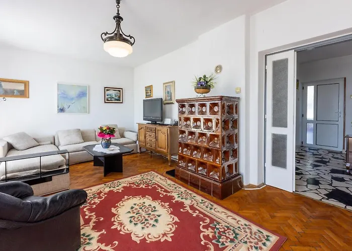 Apartment Mira \